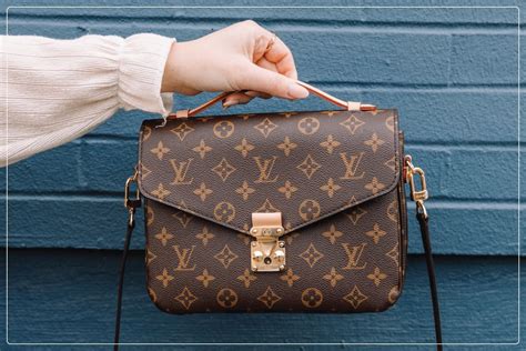 louis vuitton slotje verkleurd|false louis vuitton lv.